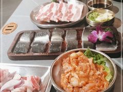 -围炉肉舍丹东海鲜烤肉·烤活鳗(步行街店)