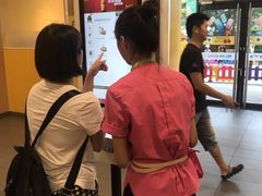等位区-麦当劳(大亚湾龙光城店)