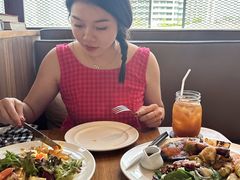 -ROAST coffee & eatery