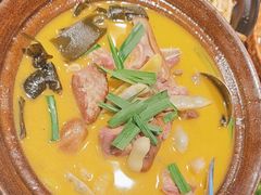 -帅巴人舅母子腊蹄民俗村