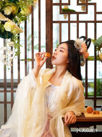 中秋快乐｜吃月饼吗？嫦娥下凡的那种