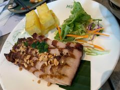 传统烤猪颈肉配酸甜酱-美奈小馆·东南亚菜(福田星河COCO Park店)