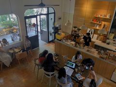 -彳亍咖啡·这里(水湾路店)