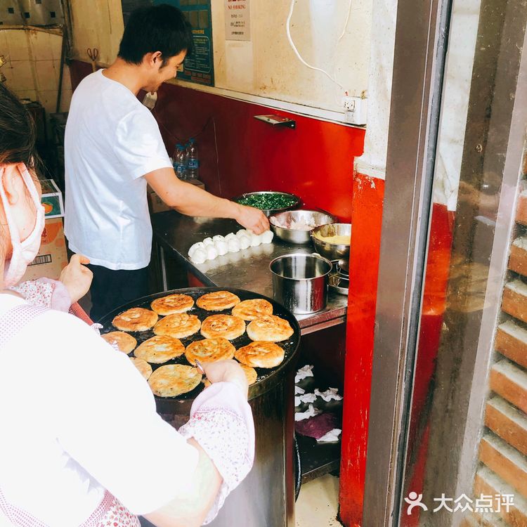 本土川沙人第一次来买葱油饼，为了老母亲跑断腿