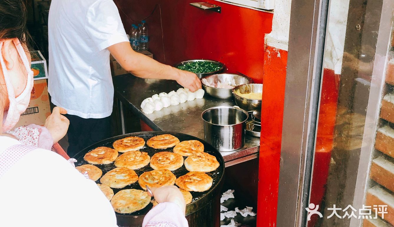 本土川沙人第一次来买葱油饼，为了老母亲跑断腿