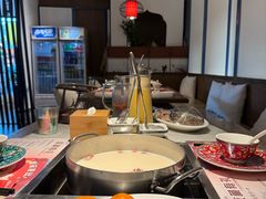 -尚尚仙·酸汤猪手·猪肚鸡火锅(华联万柳购物中心店)