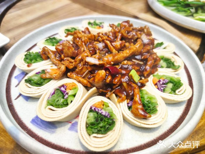 东北哈尔滨酱骨头馆房掌柜铁锅炖图片