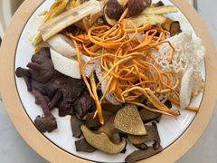 -菌子鲜汤野生菌锅