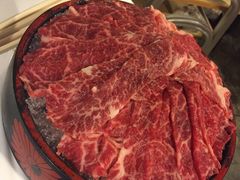 安格斯牛肉-鲜入围煮花胶鸡海鲜火锅