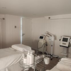 -JNK皮肤管理中心