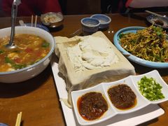 -95号酱骨·一块豆腐(展春园西路店)