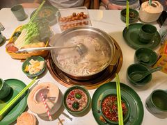 -润园四季椰子鸡火锅(卓越INTOWN店)