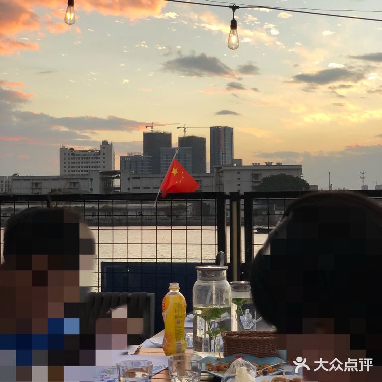 🤭集合所有吐槽点于一身的网红餐厅