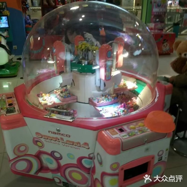 禁烟，适合小年轻们玩耍。位置很好找，就在三峡广场炫地
