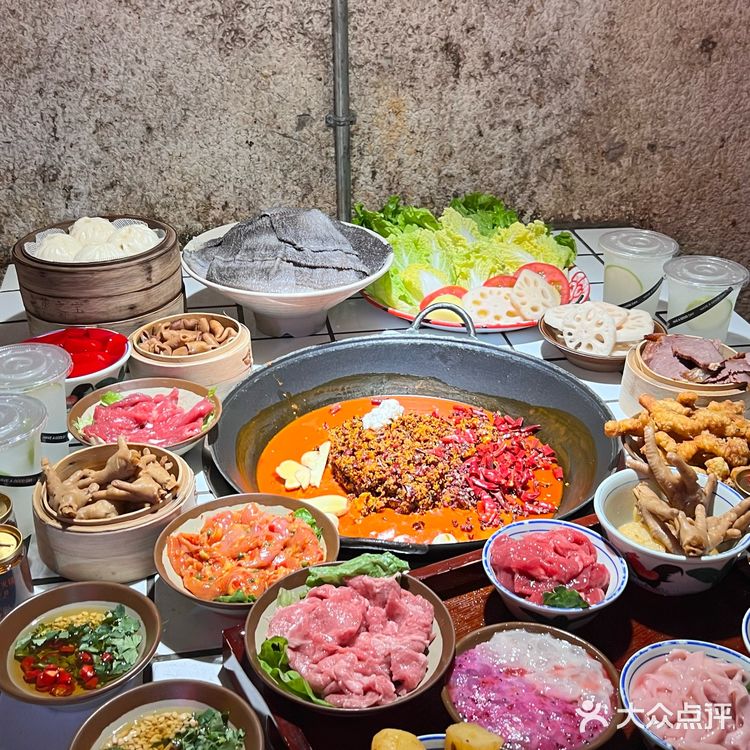 重庆旅游三连，洪崖洞、十八梯、吃防空洞火锅！