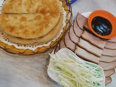 -李连贵熏肉美食酒楼(东市商贸店)