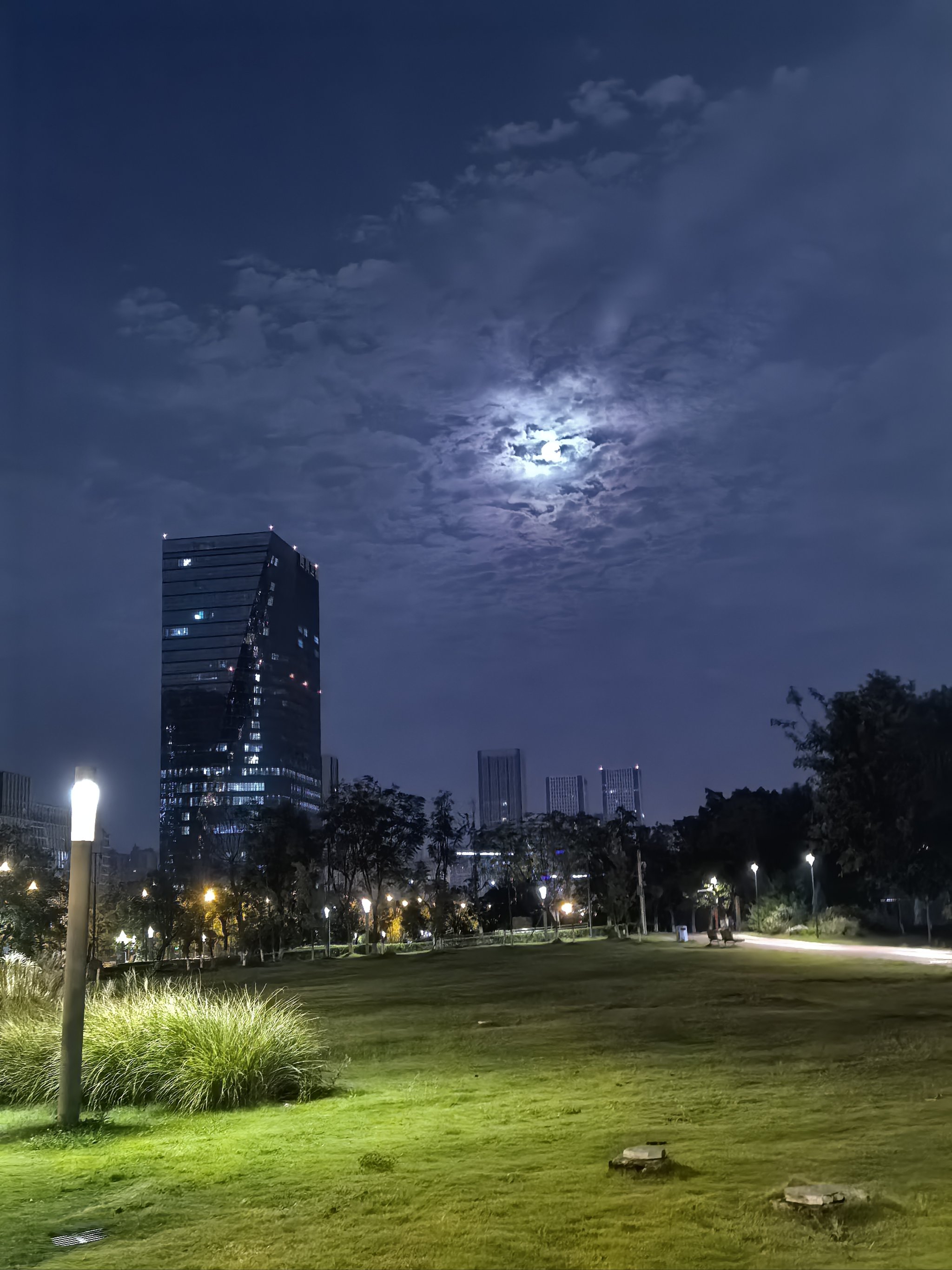 昼夜同辉图片