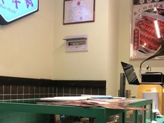 大堂-何妹湿辣牛肉·粤式烧烤砂煲(桂雅路店)
