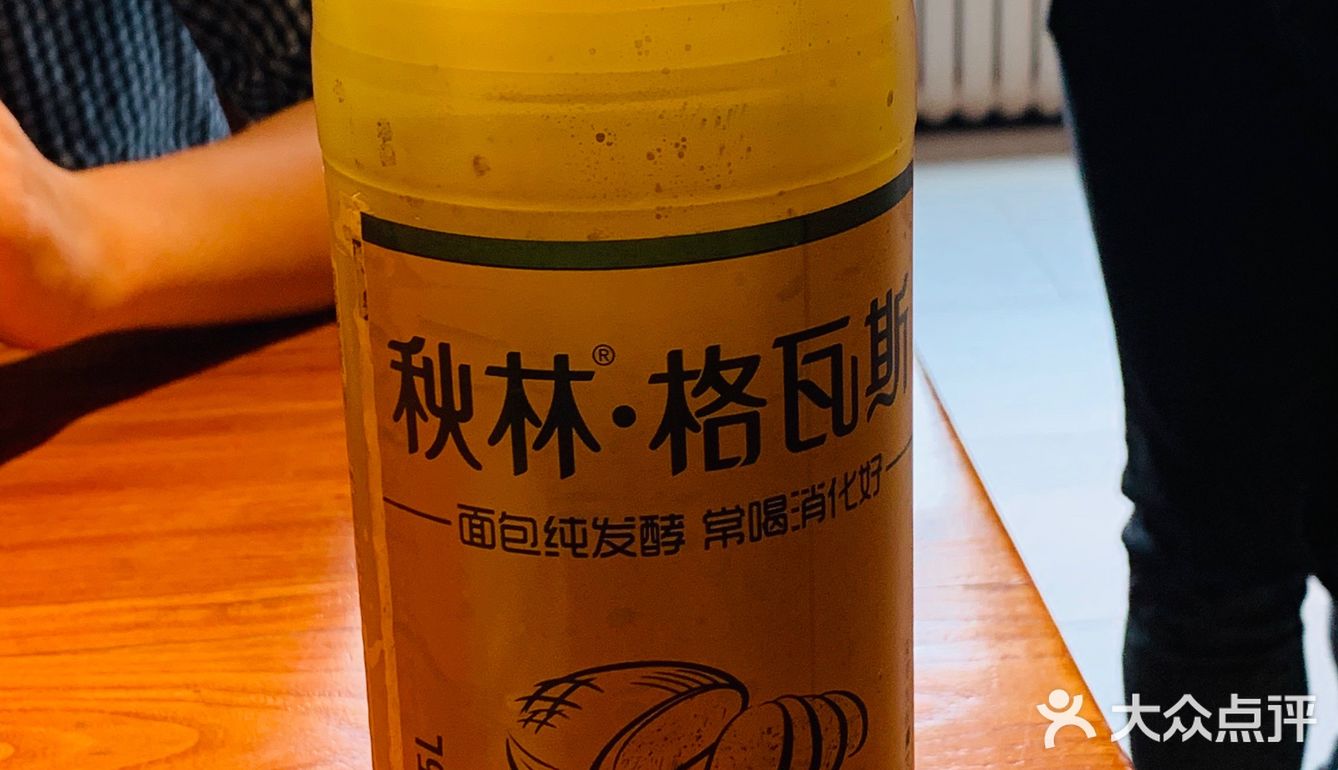 这家分量特别大，堆成小山，我们很努力的吃