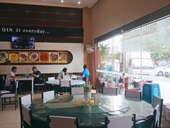 -覃记海鲜美食餐厅