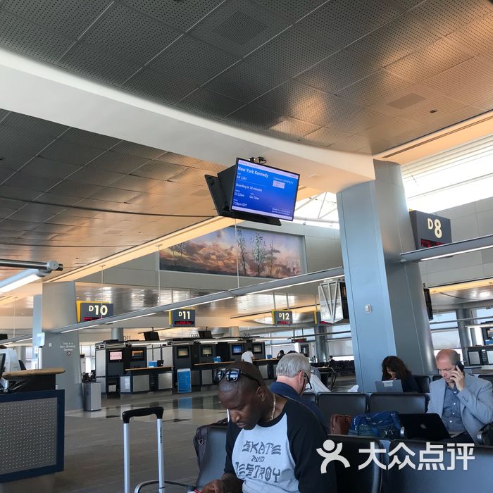 麦卡伦国际机场