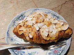 杏仁可颂-香榭大堂吧 Champs-Elysées Bar(上海南新雅皇冠假日酒店)