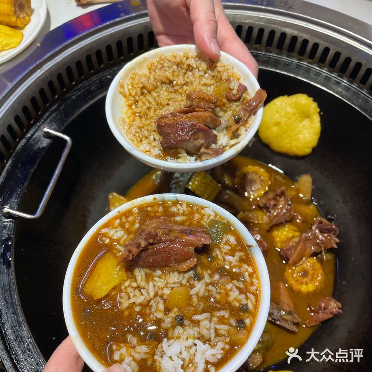 东北菜，铁锅炖，吃了一次还不错。