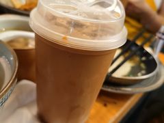 招牌奶茶-蟹黄鱼·楼上面馆(外滩中央旗舰店)