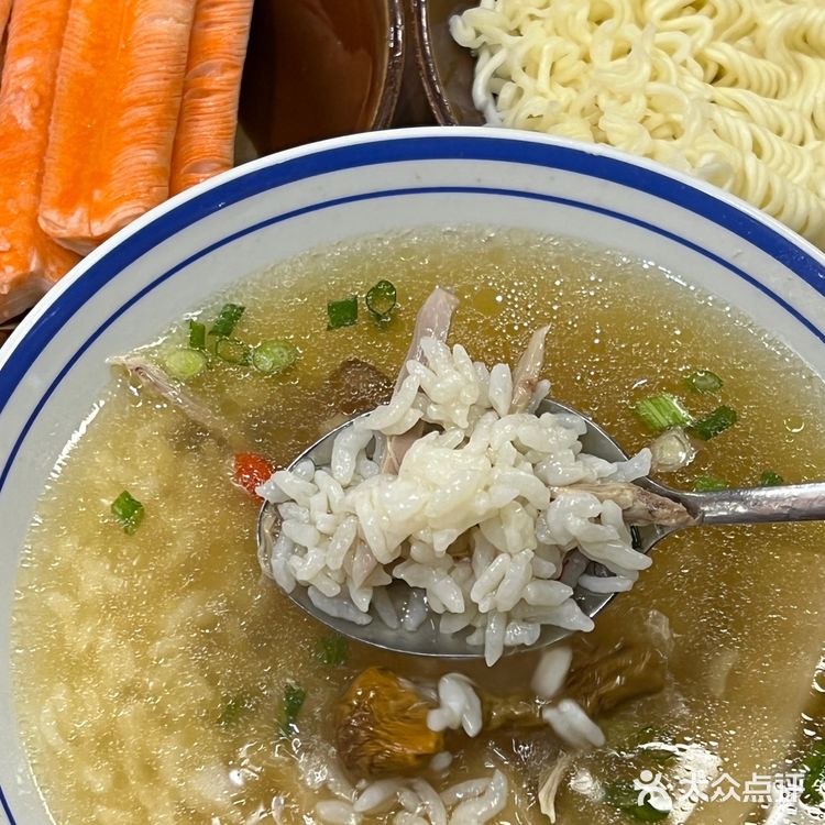 在西安苍蝇馆子吃到了芋儿鸡 鸡汤无限续诶