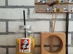 柠檬白桃苏打-熊猫一间店欧式奶茶铺