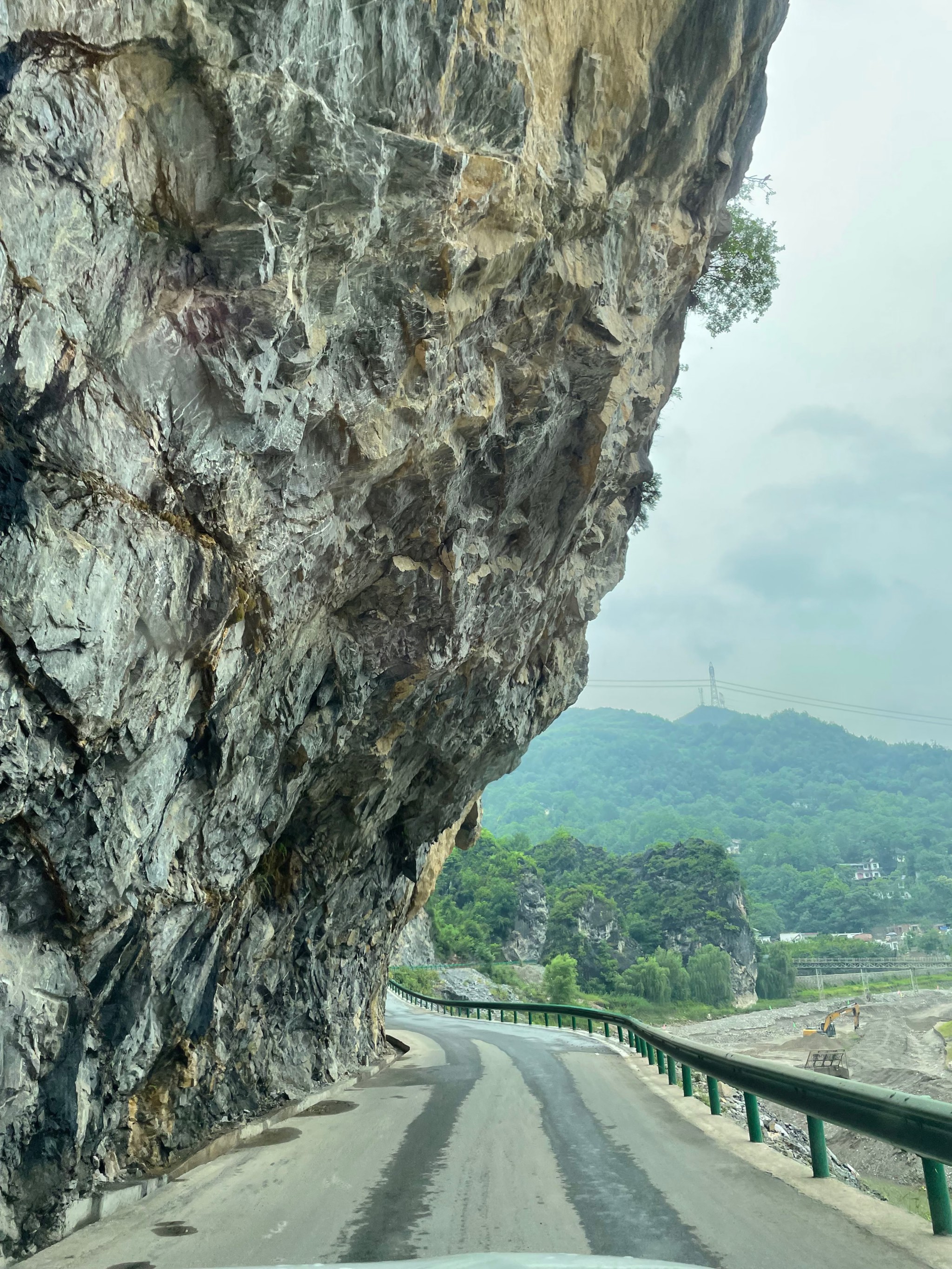 毕节挂壁公路图片