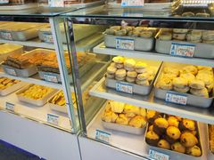 面包甜点陈列柜-采芝斋(延安路店)
