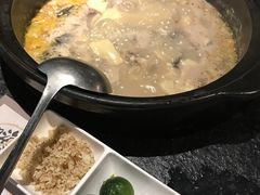 -洪氏嗨捞·广东猪肚鸡·椰子鸡火锅(西咸万象城店)