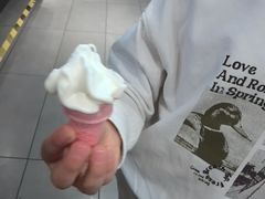 -麦当劳(上海虹桥站30B检票口楼上)