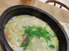 -花馬肆.云南过桥米线(汉神购物广场现场熬汤店)