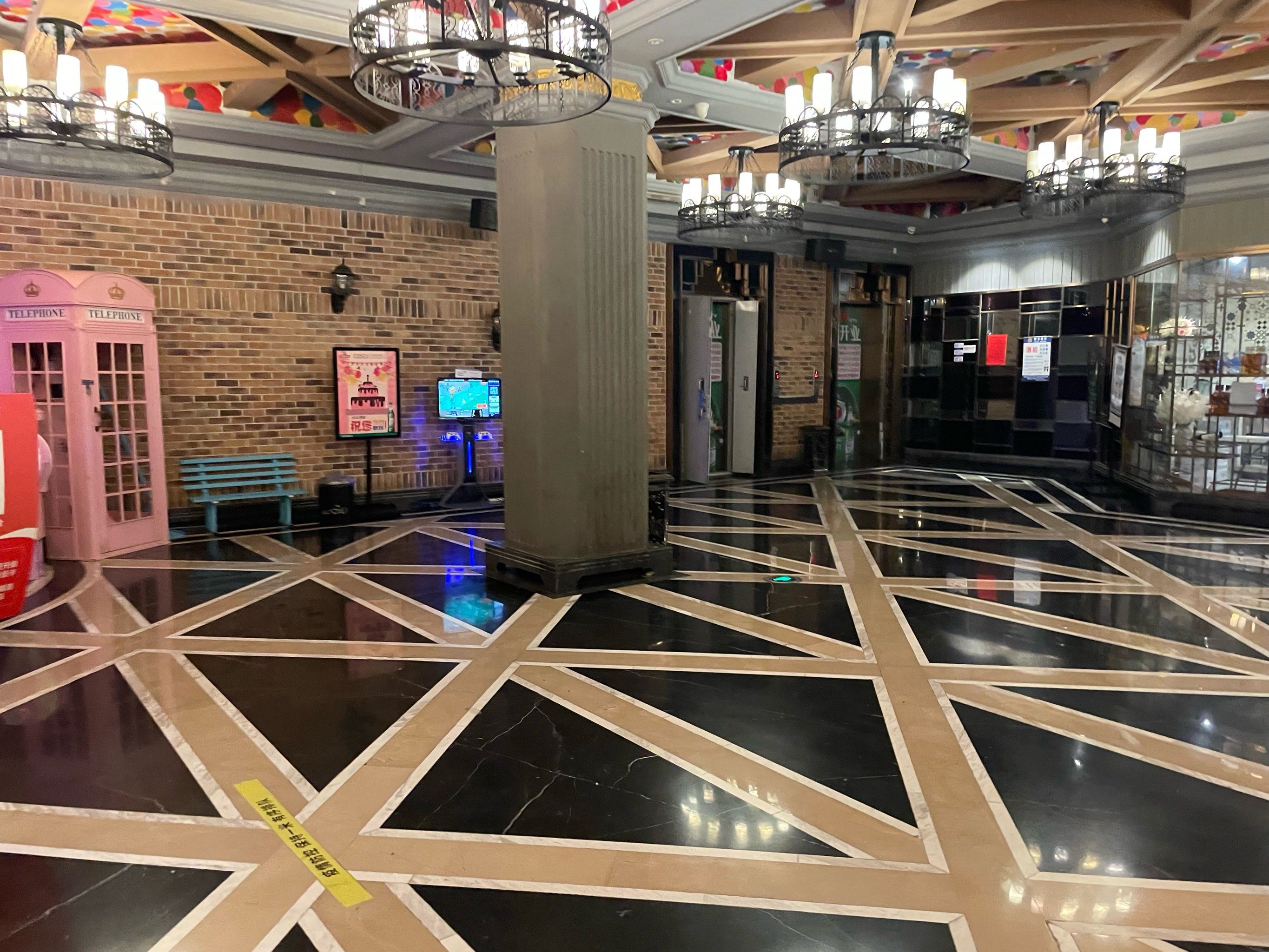 我们去过很多家ktv,但是这家的服务和环