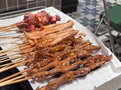 -何妹湿辣牛肉·粤式烧烤砂煲(桂雅路店)