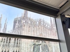 -文艺复兴百货(米兰大教堂广场店)