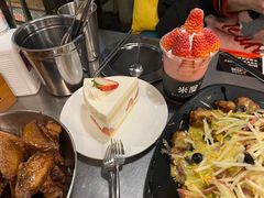 草莓奶昔-MI WU FACTORY米屋美食工厂餐厅(绿地店)