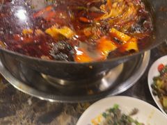 -鸿顺老铁锅美蛙鱼府(解放碑店)