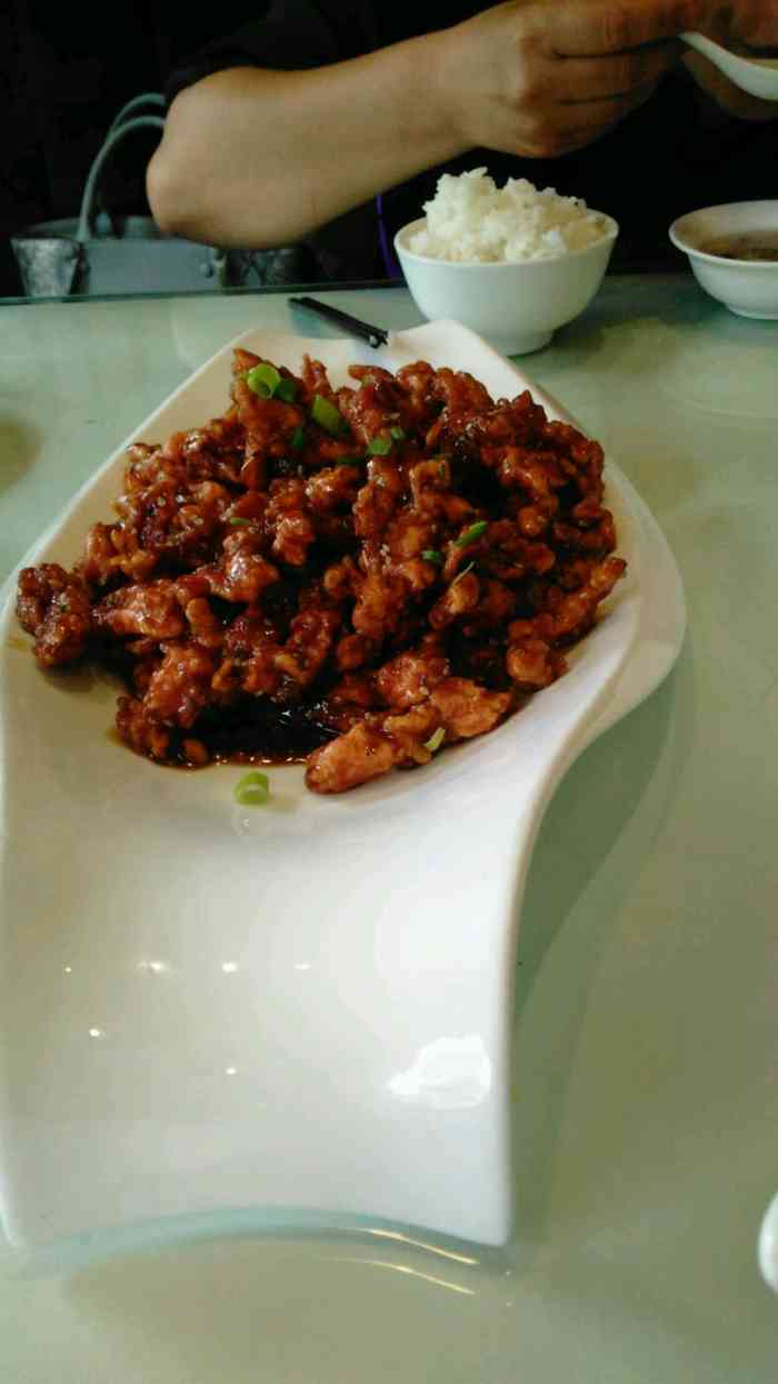 荣府家宴鲁菜馆-"环境不错,还没去就把空调打开了.菜倒是一.