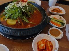 土豆排骨火锅-喇喇排骨火锅·传统韩式脊骨汤(望京西园总店)