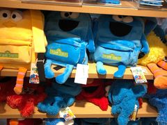 -名创优品(江南新地店)