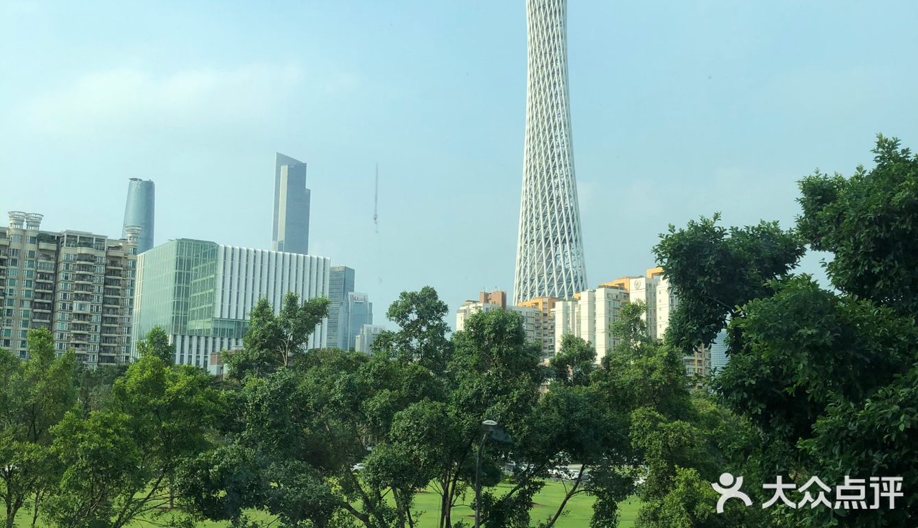 看着广州塔喝咖啡