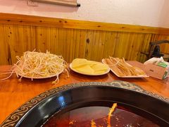 -三道苗苗鱼·美蛙黄辣丁(八里店)