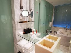 -上海滴水湖皇冠假日酒店