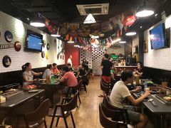 大堂-長壹旋转烤吧 农家鸡火锅