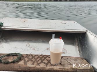 秋天的第一杯奶茶在小船上喝  国庆回合川，都抽时间出