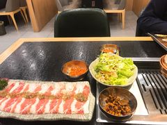 -臻牛烤肉