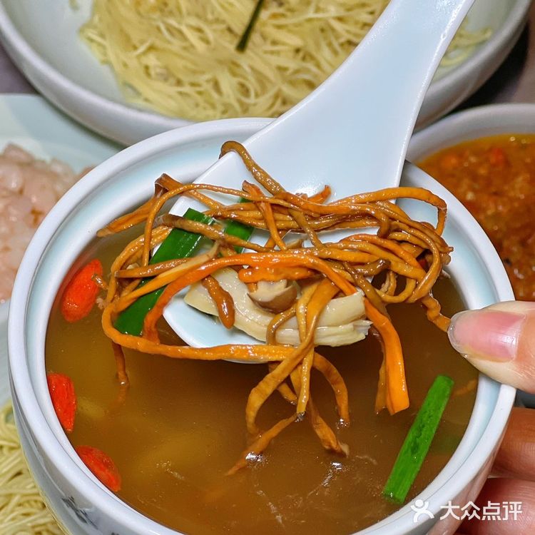 来上海，总要尝一尝这家蟹黄面！